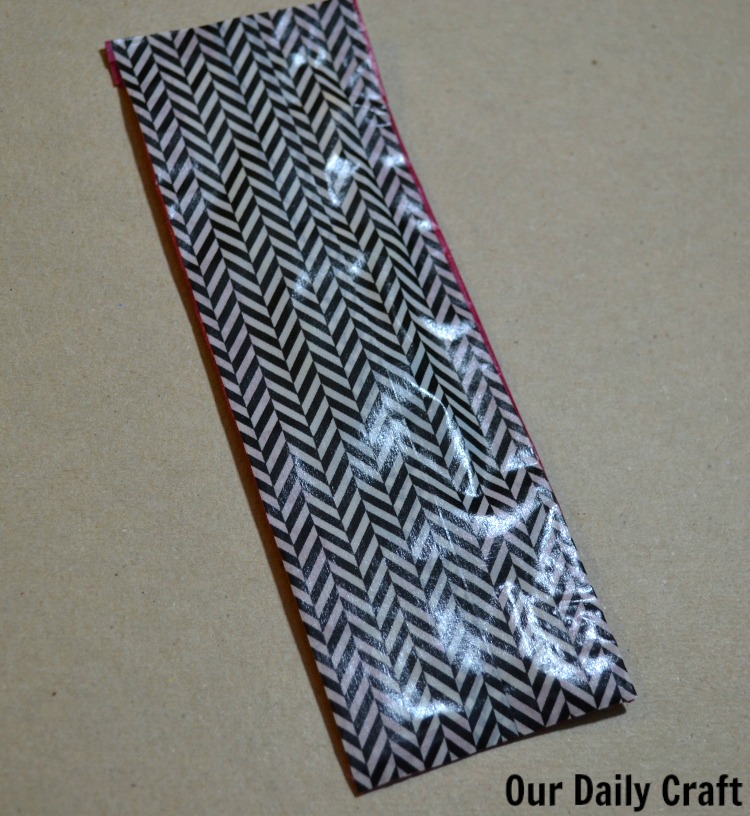This easy stitched burlap bookmark idea is great for kids learning to sew and adults to make as well.