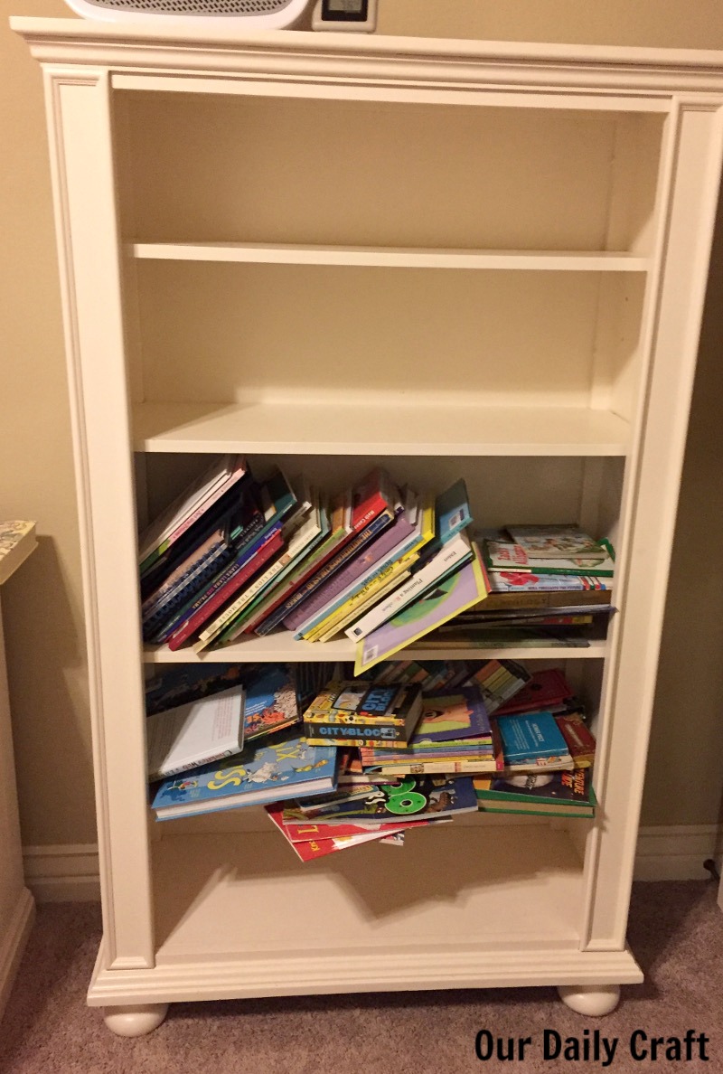 Tips for how to organize a child's bookshelf.
