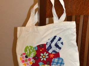 How to embellish a tote bag with circles