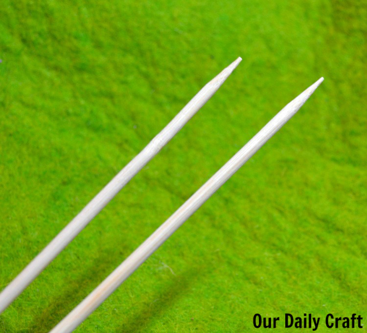 Make easy, DIY knitting needles out of bamboo skewers.