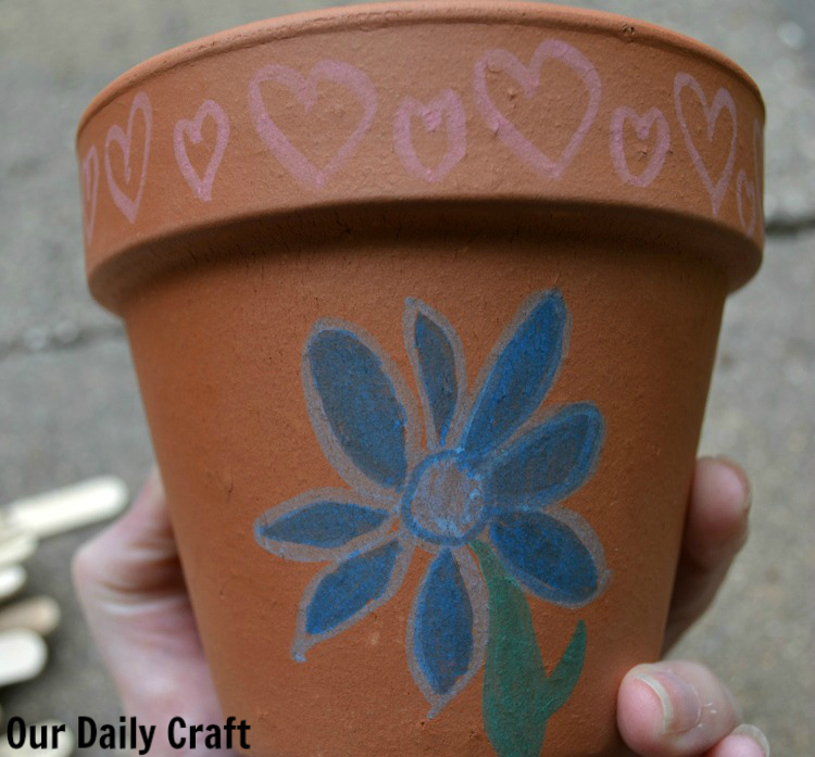 Need a great summer fun activity list for the kids? I made mine on craft sticks and put them in a painted flower pot.