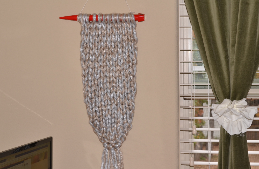 wall hanging on knitting needle