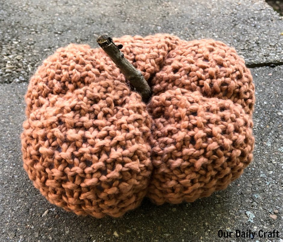 knit seed stitch pumpkin