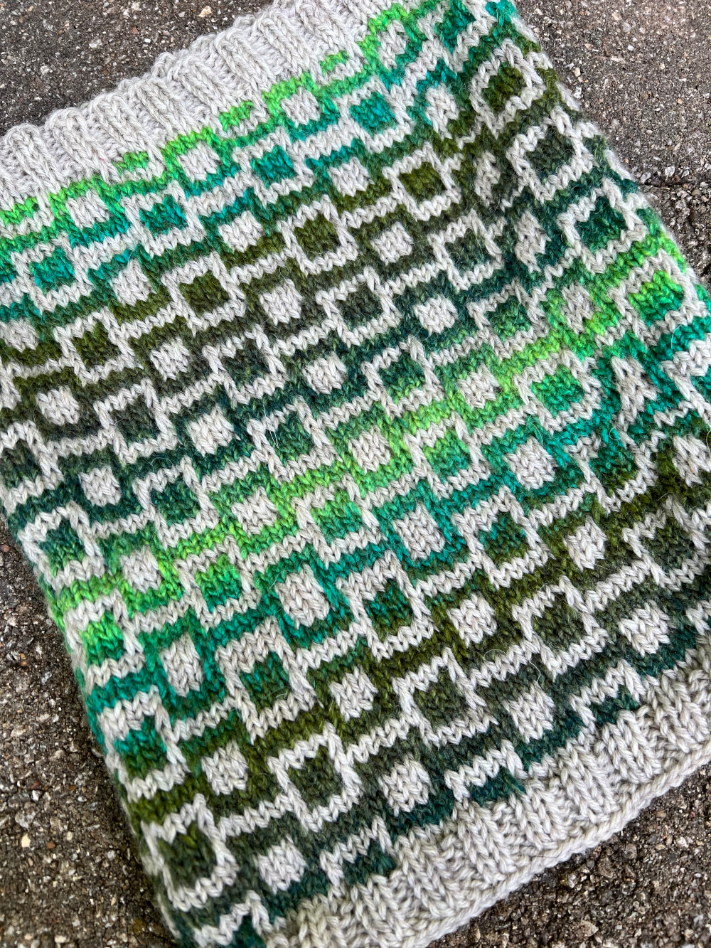 Easy Mosaic Cowl Knitting Pattern